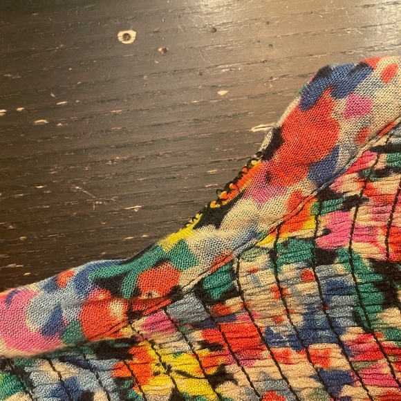 Multicolor Urban Outfitters smocked flowy halterneck jumpsuit in floral pattern - Picture 3 of 5